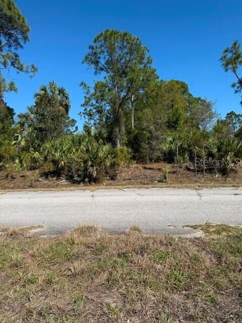 Property Photo:  London Circle  FL 34288 