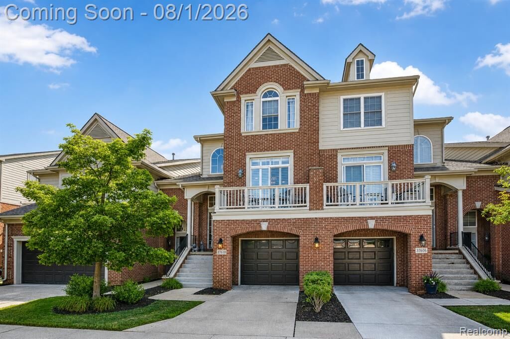 Property Photo:  37610 Newburgh Park Circle  MI 48152 1372 