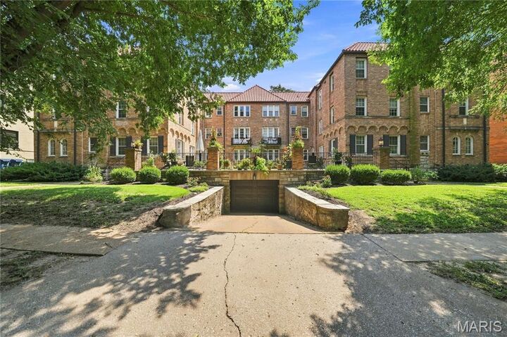 Property Photo: 7530 Cromwell Drive 1N MO 63105