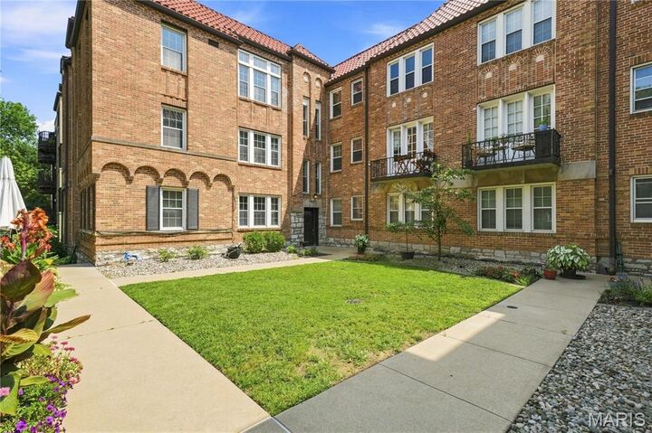 Property Photo:  7530 Cromwell Drive 1N  MO 63105 