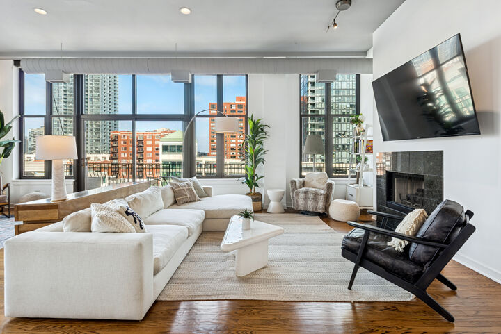 Property Photo: 333 W Hubbard Street 801 IL 60654