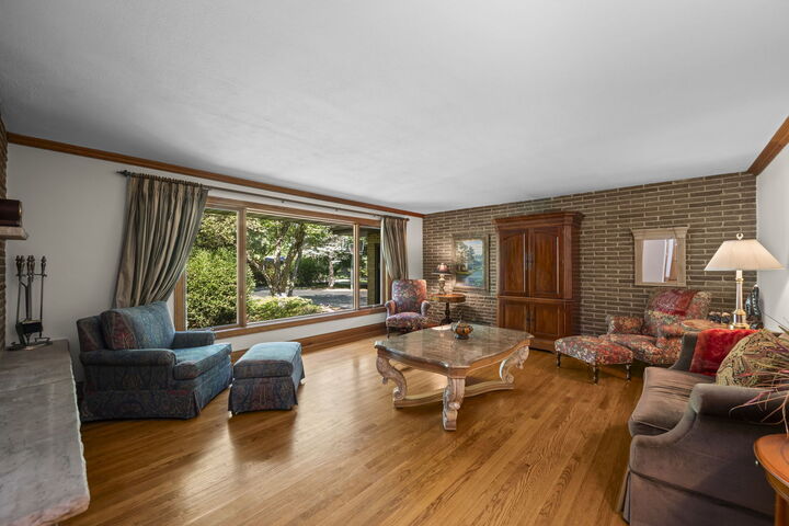 Property Photo: 2285 Thorntree Lane IL 60067