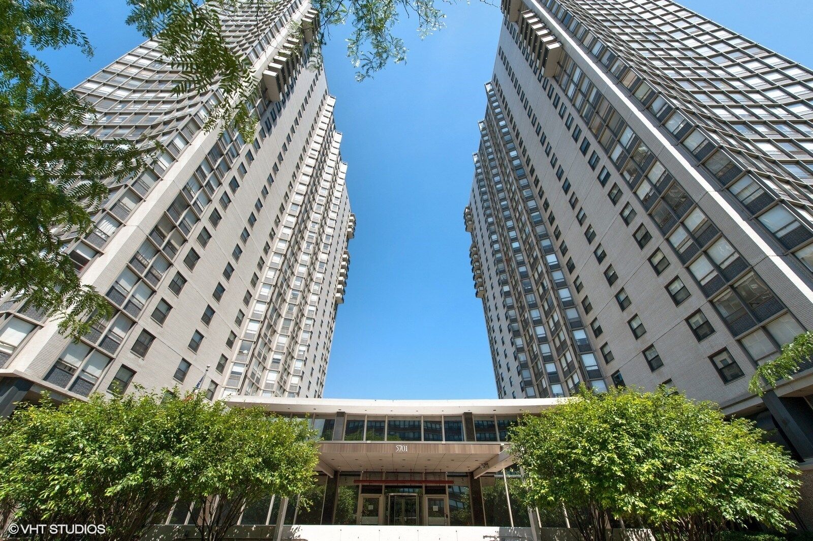 Property Photo:  5701 N Sheridan Road 4S  IL 60660 