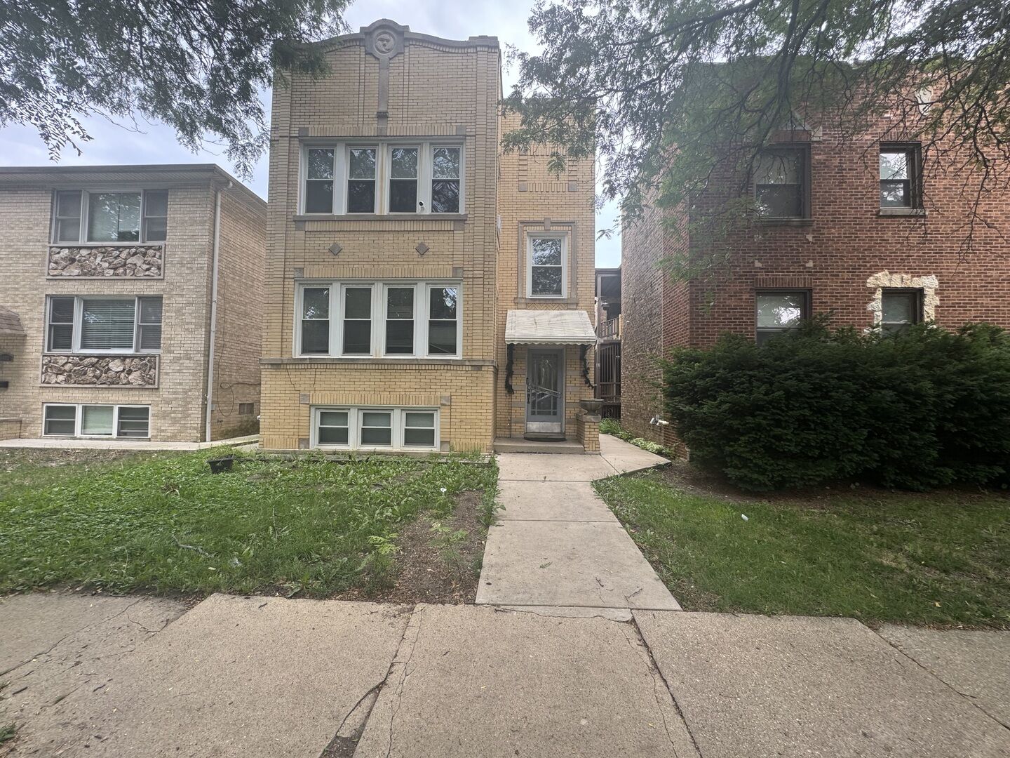 Property Photo: 5405 N Sawyer Avenue 1 IL 60625