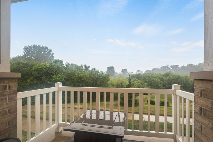 Property Photo:  1212 Walnut Glen Drive  IL 60014 