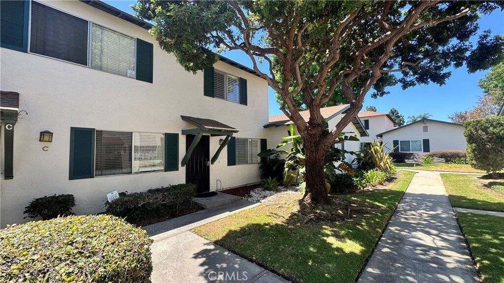 Property Photo: 23624 Western B CA 90710
