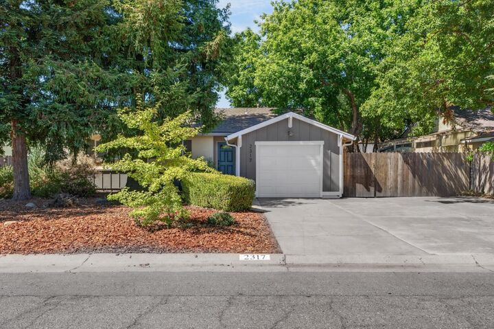 Property Photo:  2317 Lansing Way  CA 95825 