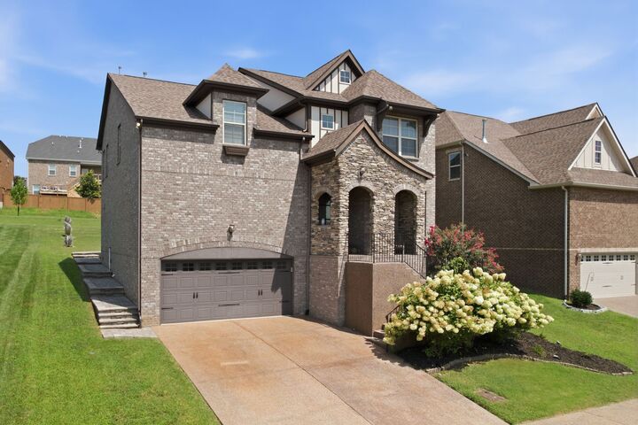Property Photo: 5348 Highland Place Way TN 37076