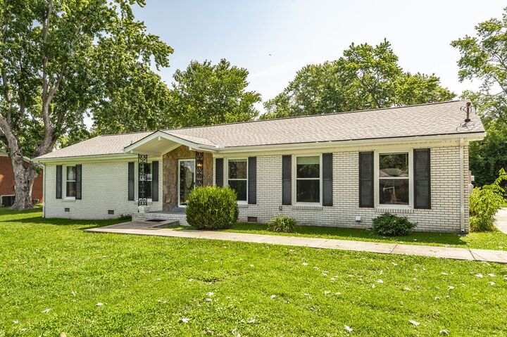 Property Photo: 840 Britton Ave TN 37066