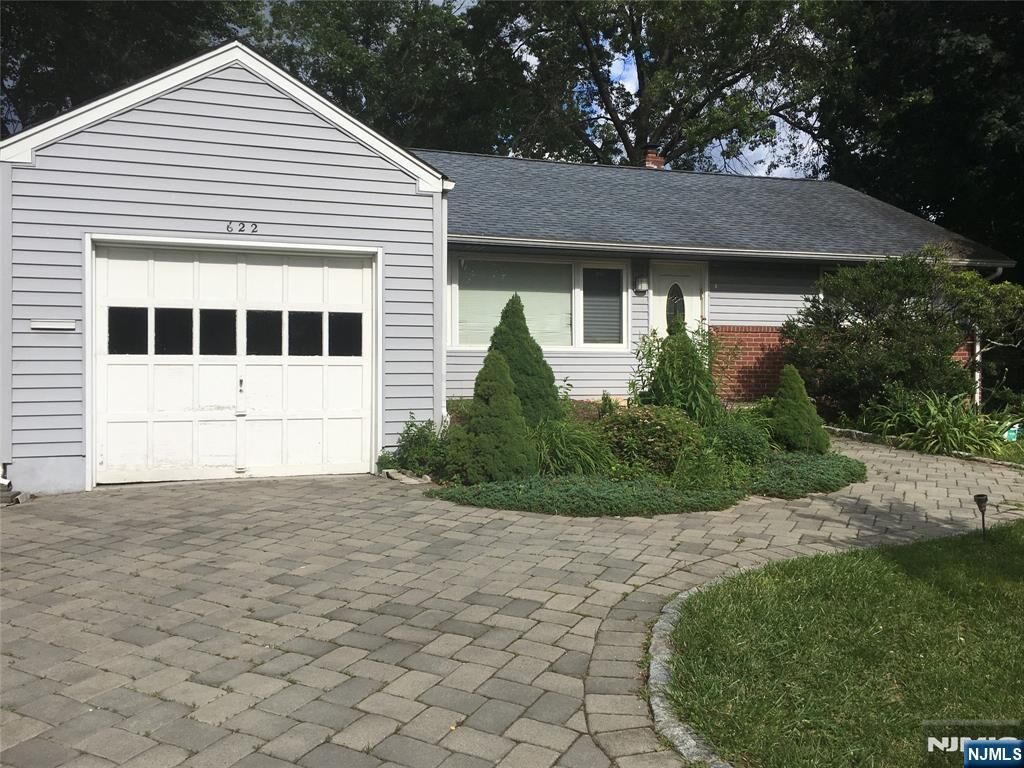 Property Photo:  622 Knickerbocker Road  NJ 07626 