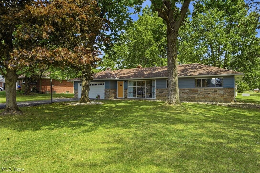Property Photo: 8161 Marianna Boulevard OH 44147