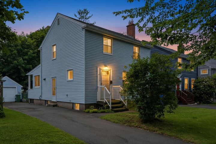 828 Bridges Street — photo 1