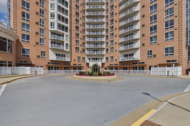 Property Photo:  6600 Lyndale Avenue S 608  MN 55423 