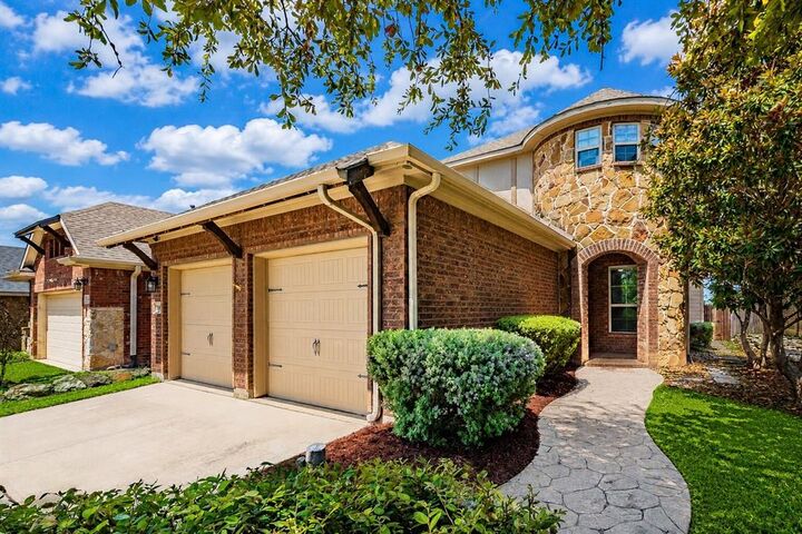 Property Photo:  2609 Frisco Wood Drive  TX 76244 