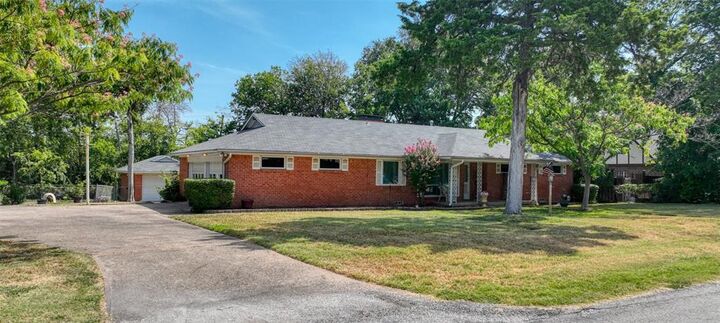 Property Photo:  938 Nature Drive  TX 75116 
