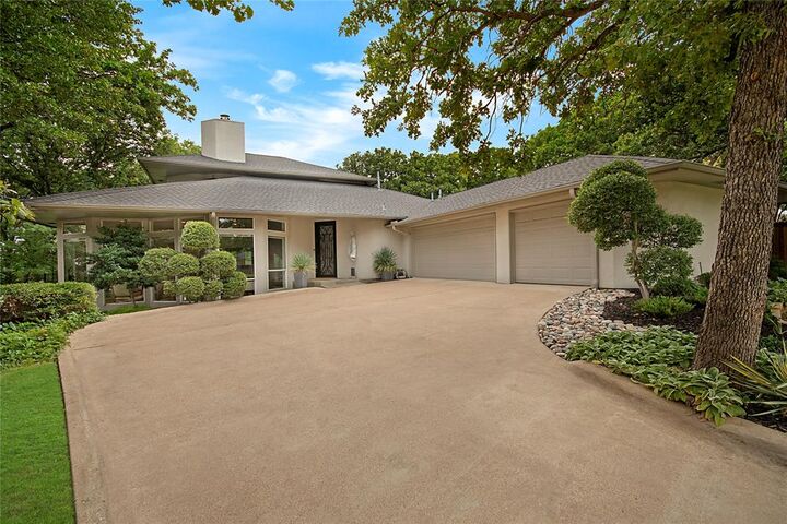 Property Photo: 800 Shady Bend Court TX 75077