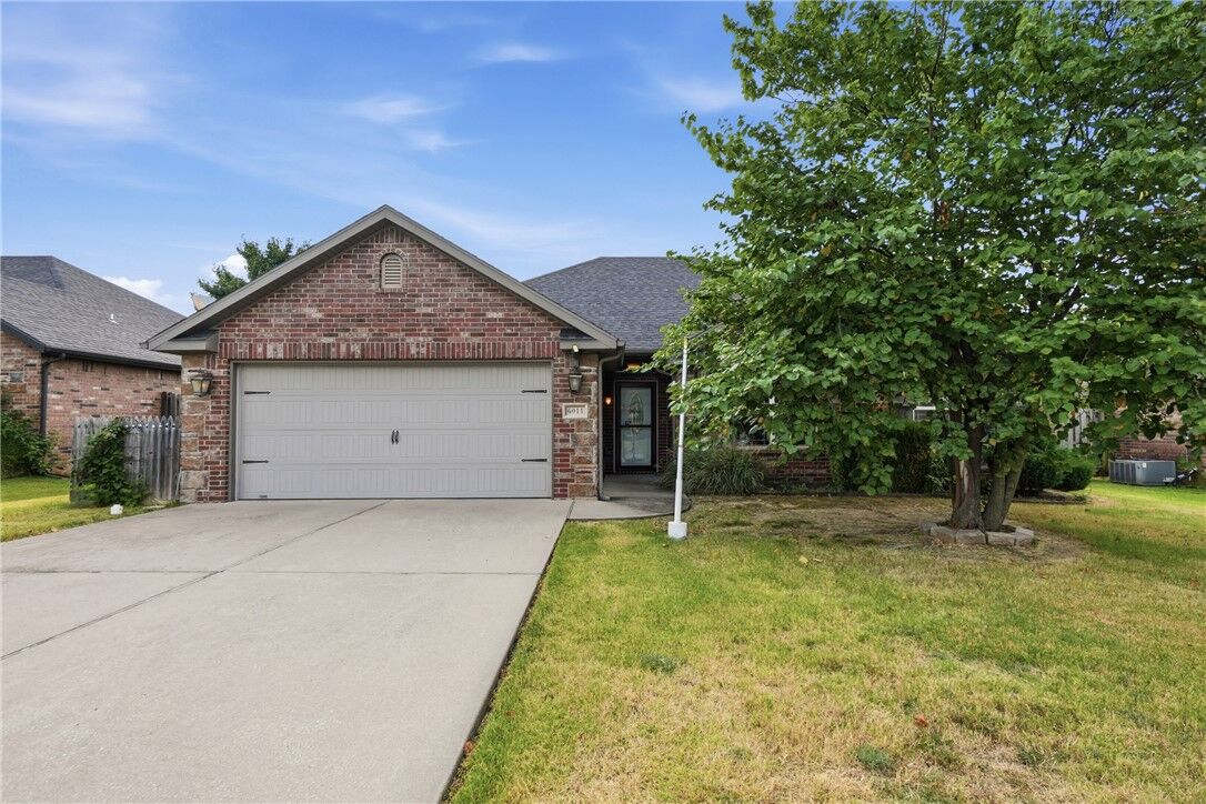 Property Photo:  6011 S 38th Street  AR 72758 