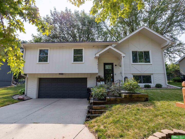 Property Photo: 1917 N 152nd Plaza NE 68154