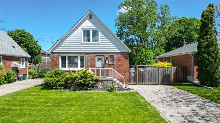 27 Delevan Crescent — photo 1