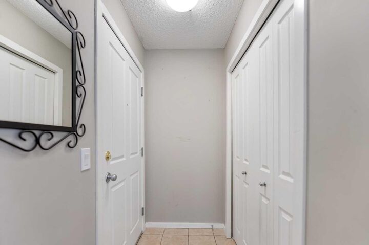 Property Photo:  4 Kingsland Close SE 1213  AB T4A 0J3 