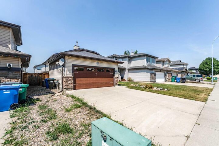 Property Photo: 414 Gateway Crescent S AB T1K 4X2
