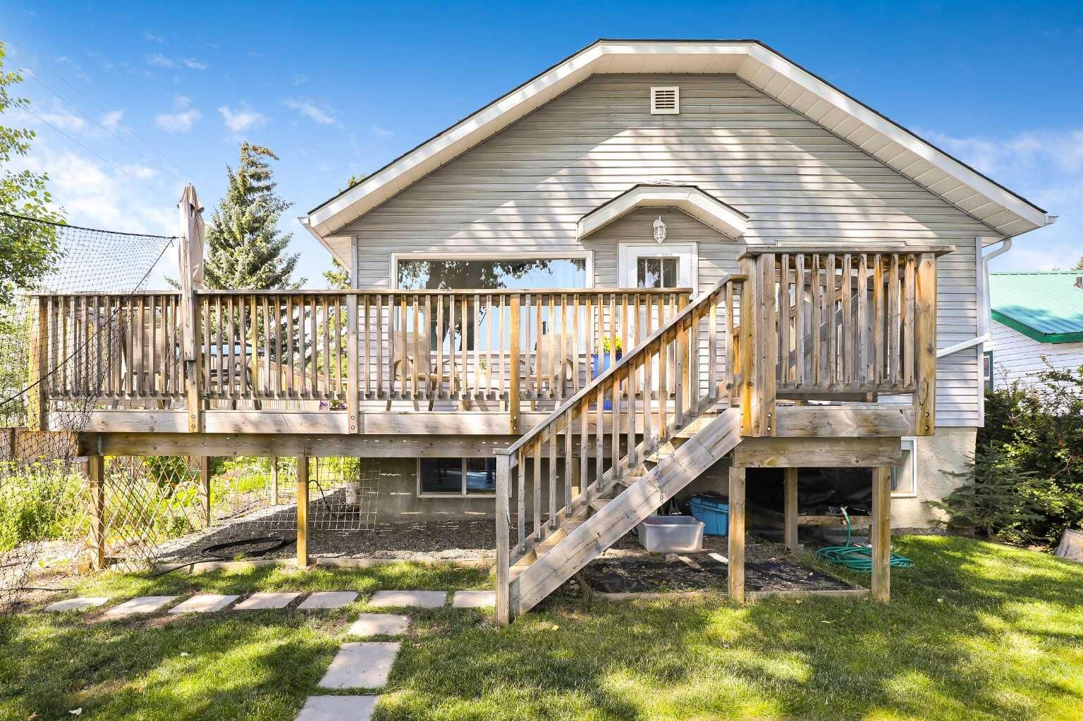 Property Photo:  1624 Decalta Road SE  AB T0L 2A0 