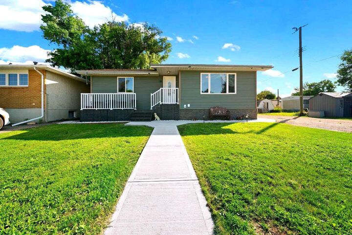 Property Photo: 33 3 Avenue E AB T0J 3K0