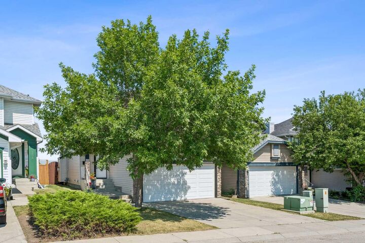 Property Photo: 150 Hidden Hills Terrace NW AB T3A 6E3