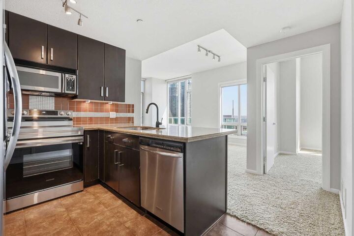 Property Photo: 1410 1 Street SE 1505 AB T2G 5T7
