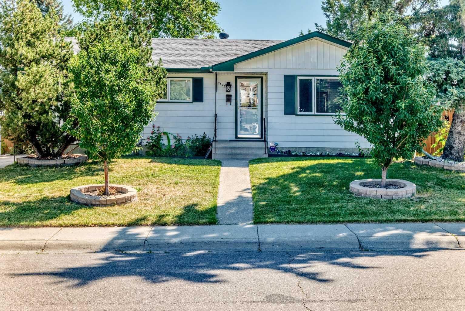 Property Photo: 7828 10 Street NW AB T2K 1H6