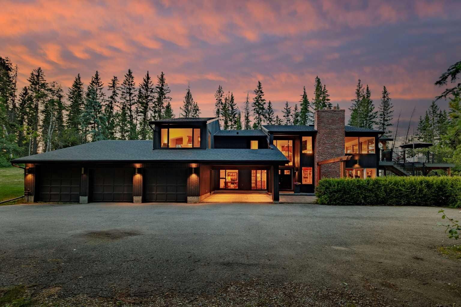 Property Photo: 15 Elbow River Point AB T3Z 2V1
