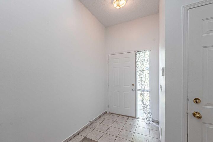 Property Photo:  35 Martin Crossing Park NE  AB T3J 3N6 