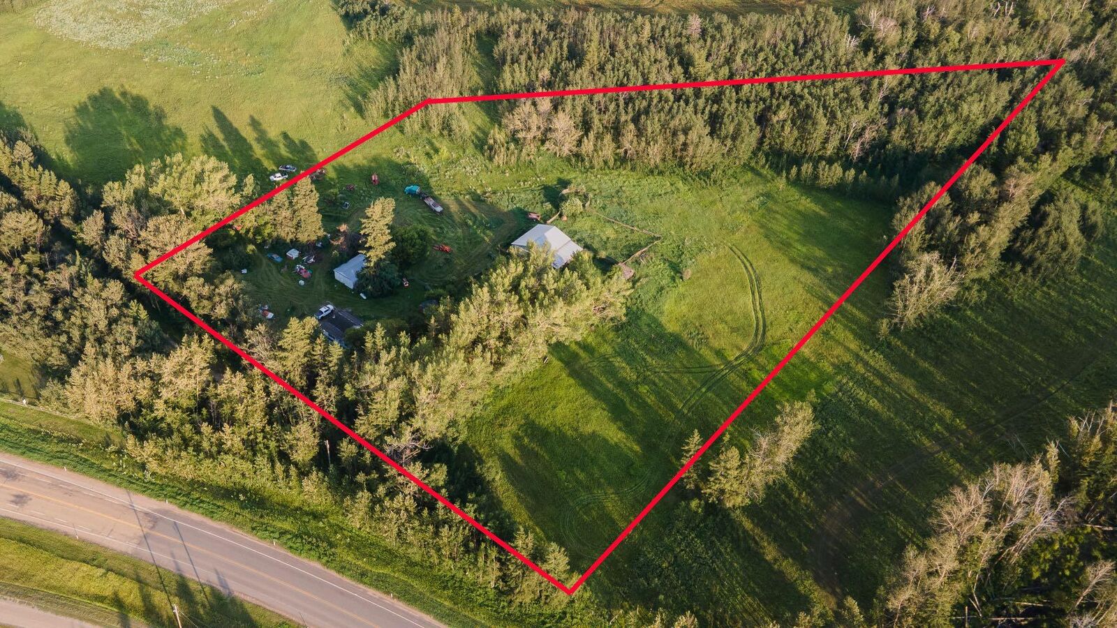 Property Photo:  38260 Range Road 261A  AB T4E 0Y1 