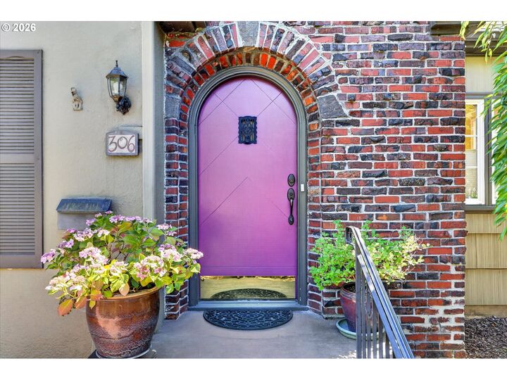 Property Photo:  306 N Stafford St  OR 97217 