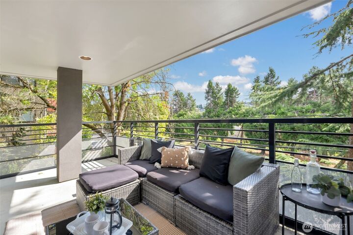 Property Photo:  2000 W Barrett Street 205  WA 98199 