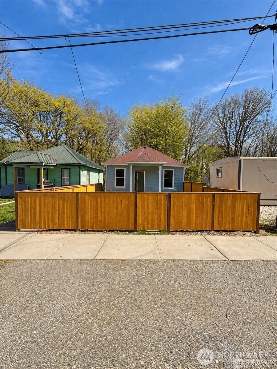 Property Photo:  7537 S Dillard Avenue  WA 98237 