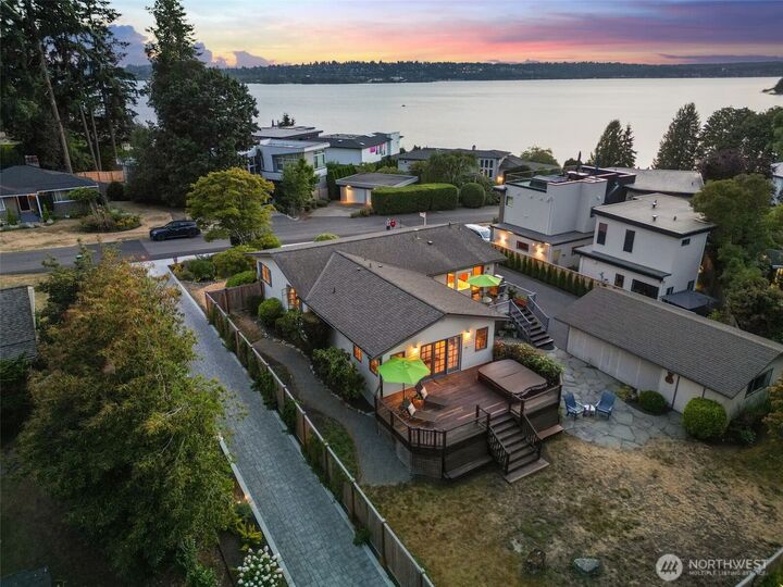 Property Photo: 916 18th Avenue W WA 98033