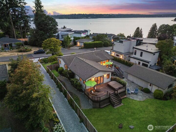 Property Photo: 916 18th Avenue W WA 98033