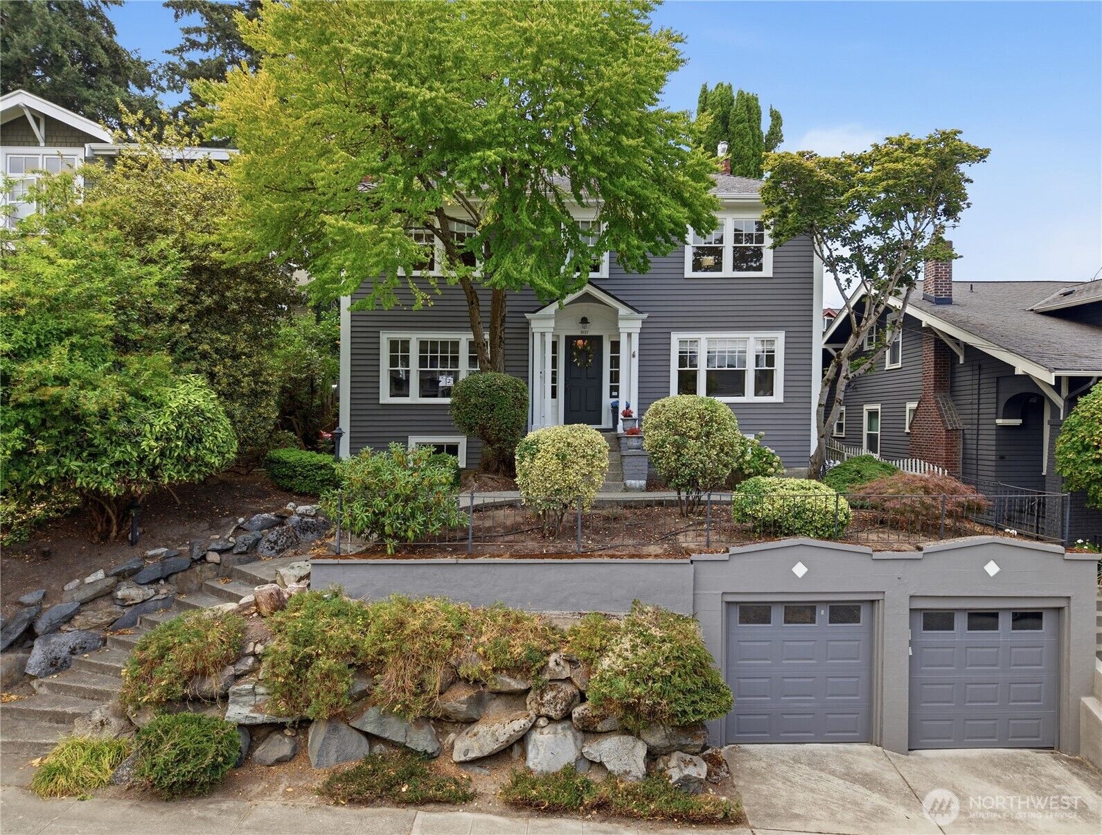 Property Photo:  3127  Broadway  E  WA 98102 