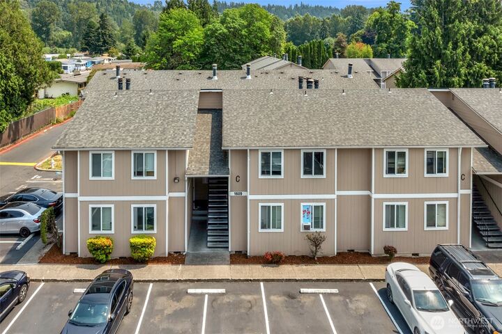 Property Photo: 1609 Maple Lane C1-C8 WA 98030