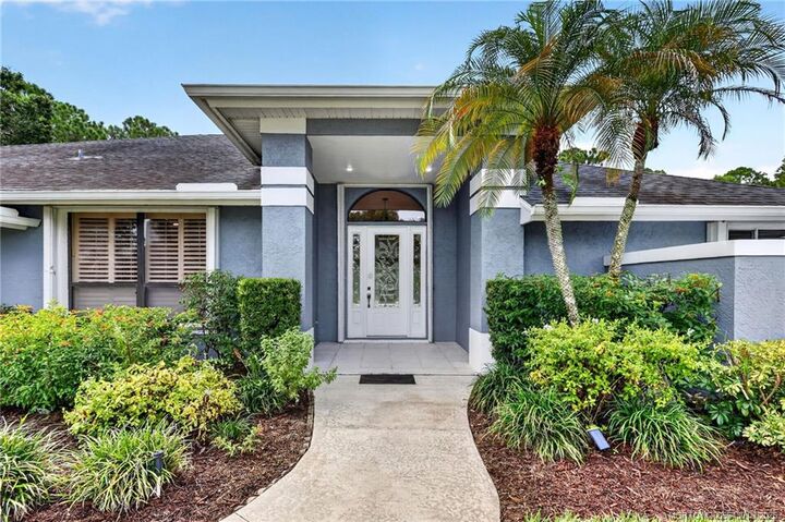Property Photo:  672 SE Pin Oak Terrace  FL 34997 