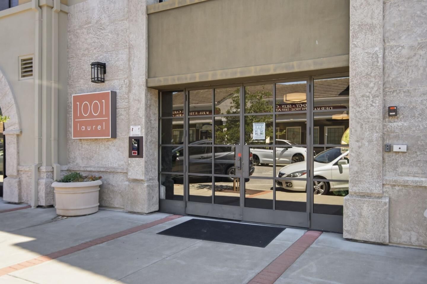 Property Photo: 1001 Laurel Street 113 CA 94070