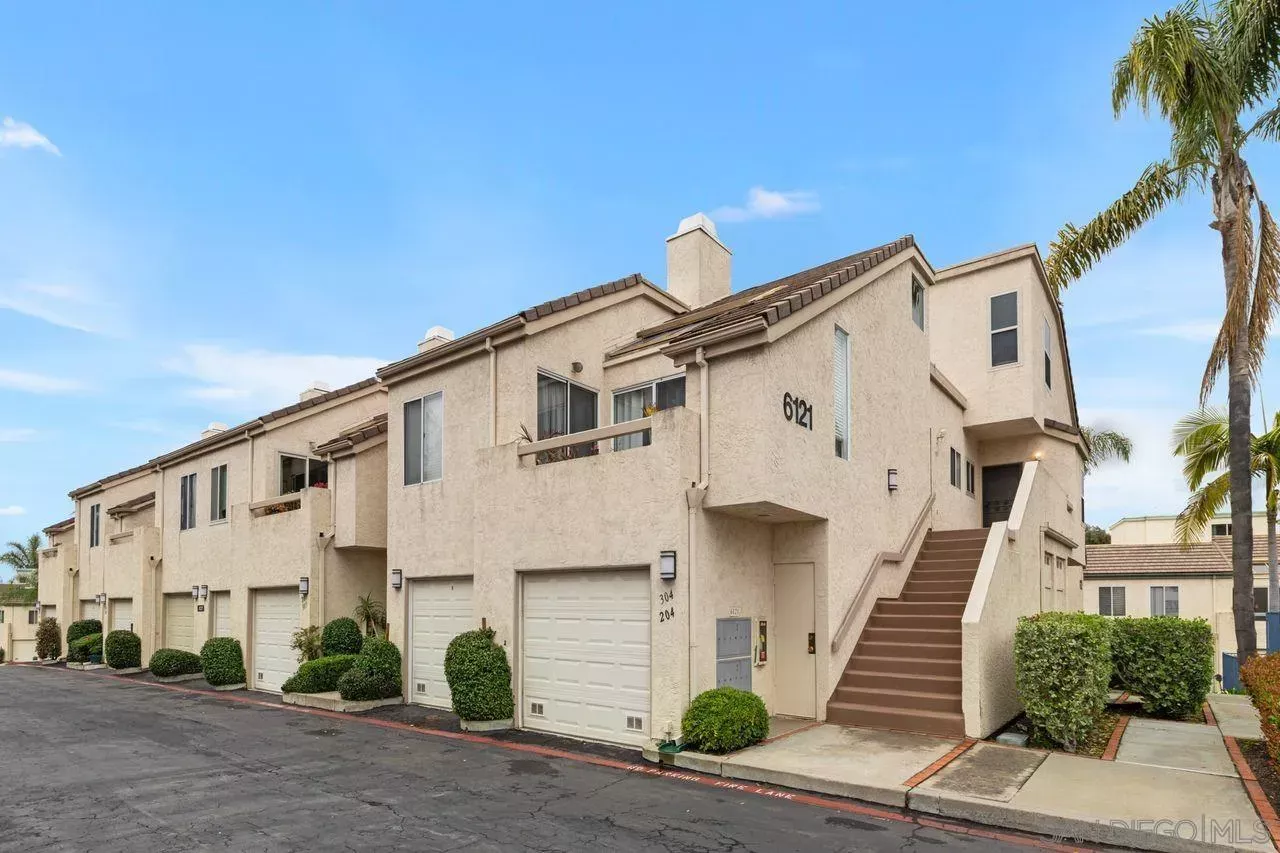 Property Photo:  6121 Calle Mariselda 304  CA 92124 