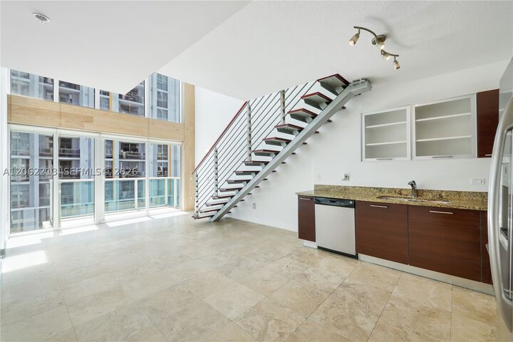 Property Photo:  41 SE 5th St 906  FL 33131 