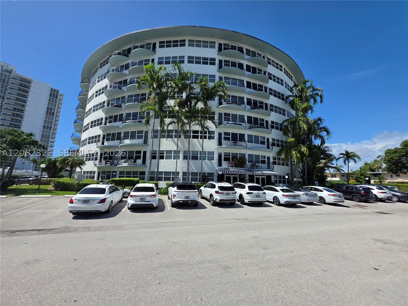 Property Photo:  3250 NE 28th St 212  FL 33308 