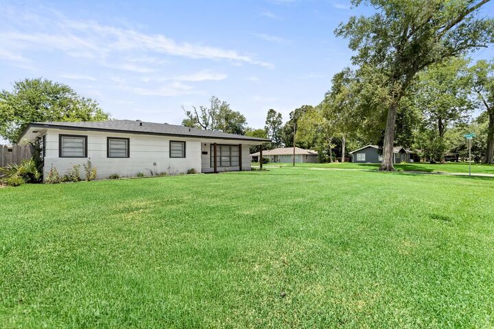 Property Photo:  260 Canterbury  TX 77707 
