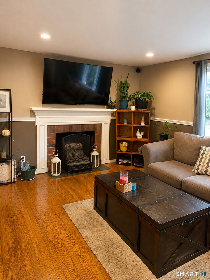 Property Photo:  7 Thomas Drive  CT 06076 