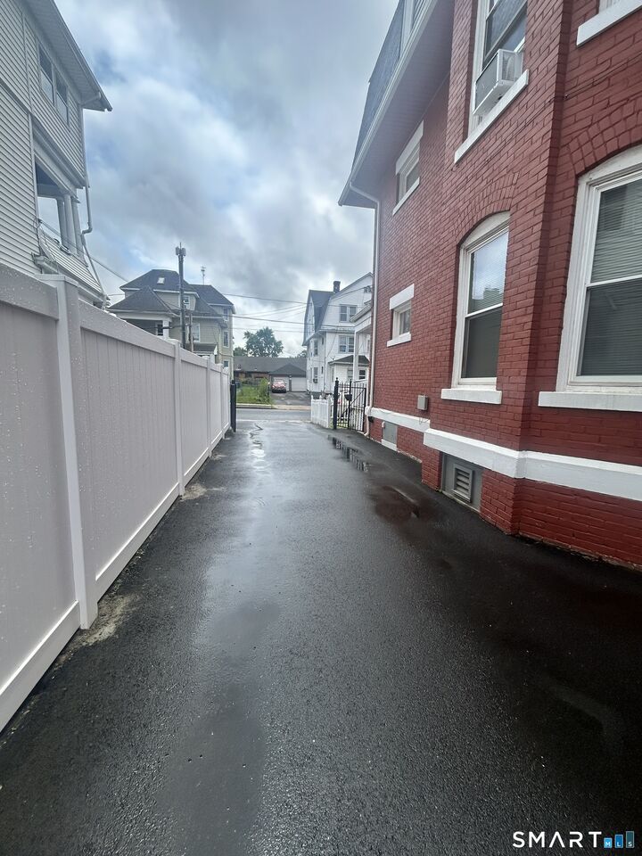 Property Photo:  34-36 Barker Street 1  CT 06114 