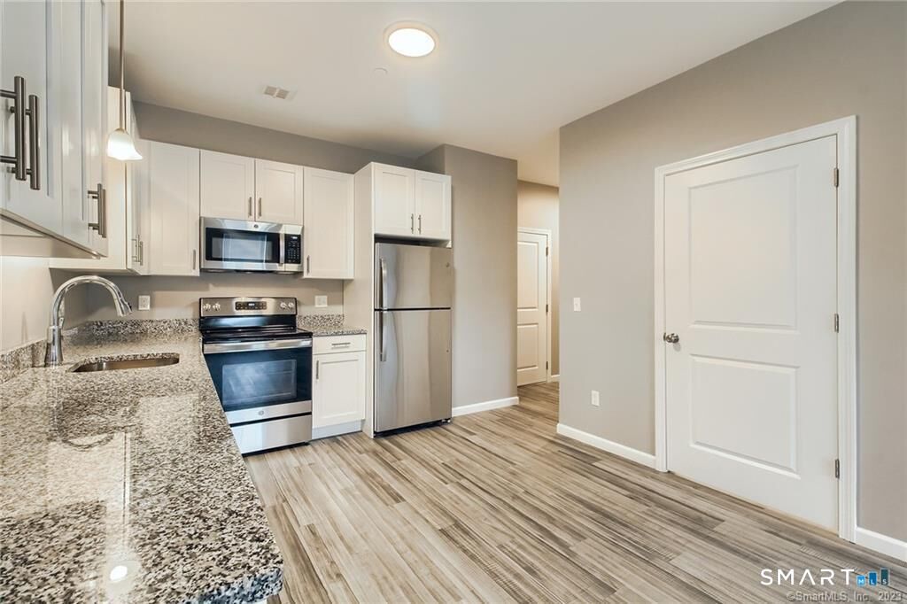 Property Photo:  9 Steele Boulevard 306  CT 06037 