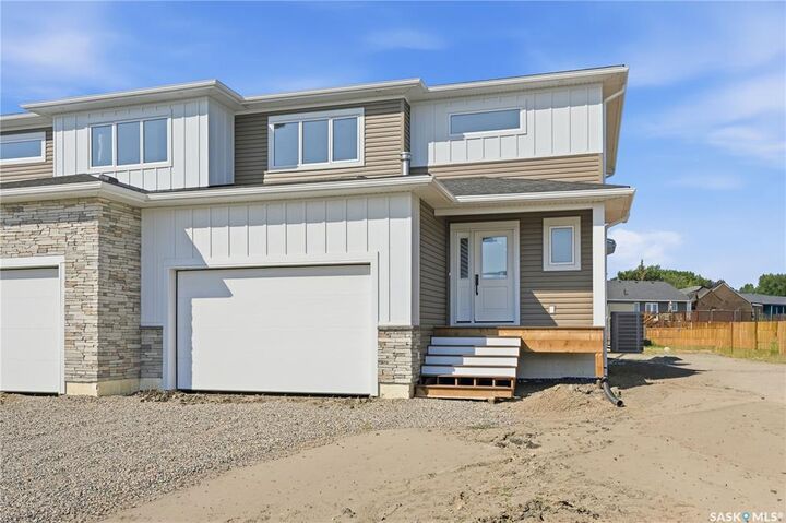224 Froese Crescent — photo 1